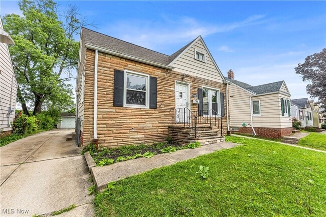 15605 Benhoff Dr in Maple Heights, OH - Building Photo - Building Photo