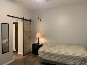 1616 N 2nd St, Unit Unit B in Quincy, IL - Building Photo - Building Photo