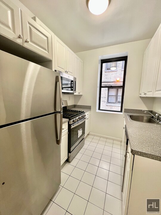 WEST 45 STREET in New York, NY - Building Photo