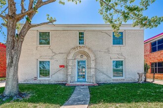 6630 Lawndale St, Unit 4 in Houston, TX - Foto de edificio - Building Photo