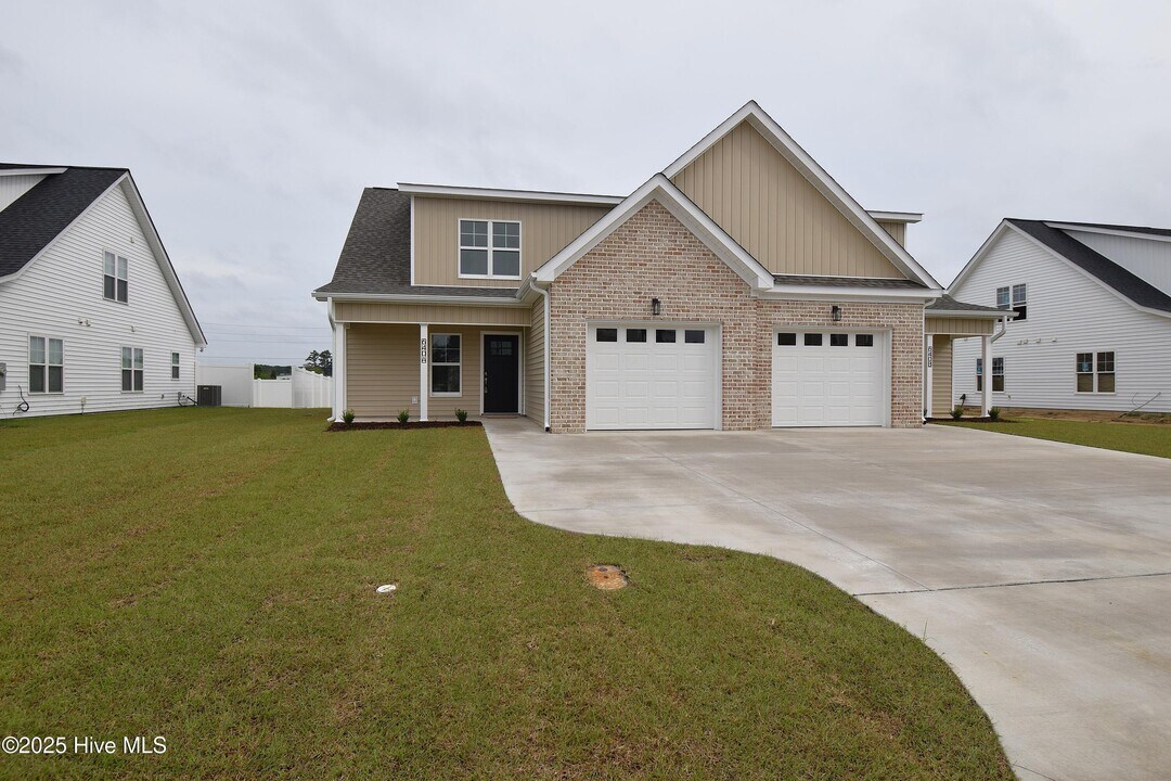 640 Abigail Taylor Dr in Greenville, NC - Building Photo