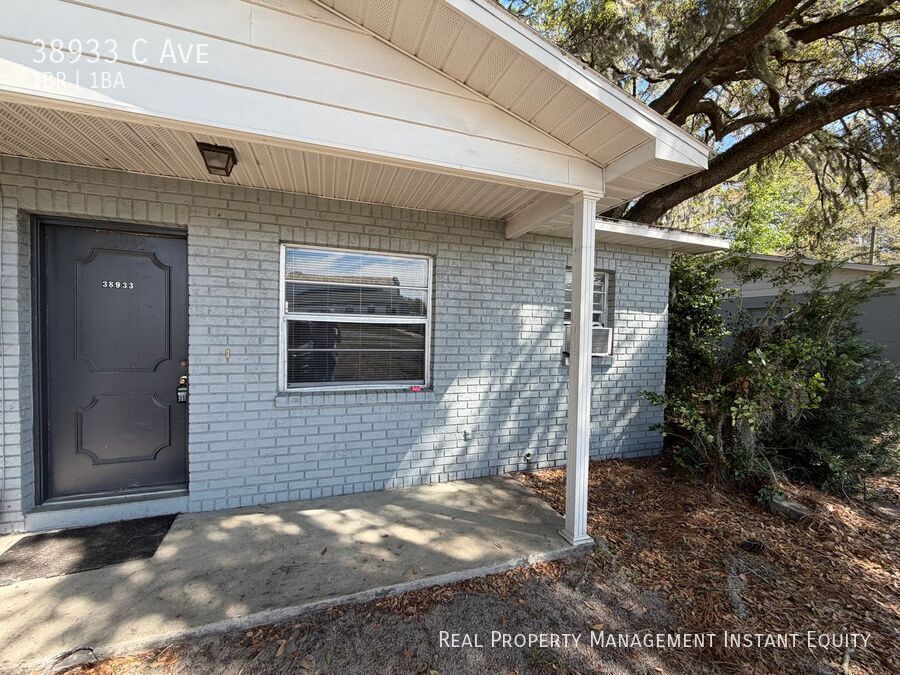 38933 C Ave in Zephyrhills, FL - Building Photo