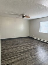 4410 E Pikes Peak Ave in Colorado Springs, CO - Foto de edificio - Building Photo