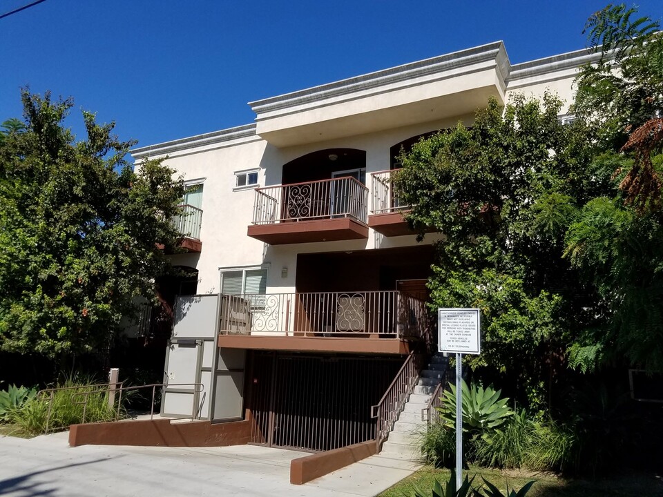 6646 Sylmar Ave, Unit Sylmar Ave #3 in Van Nuys, CA - Foto de edificio