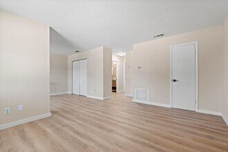 1845 Old Moultrie Rd in St. Augustine, FL - Foto de edificio - Building Photo