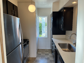 13753 Burbank Blvd-Unit -D in Los Angeles, CA - Building Photo - Building Photo