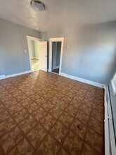 10 Erwin Pl, Unit 3 floor in New Britain, CT - Building Photo - Building Photo