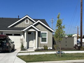 61607 SE Quill Pl in Bend, OR - Building Photo