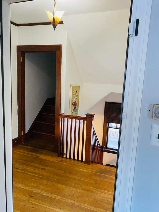 620 High St, Unit 2nd floor in Middletown, CT - Foto de edificio - Building Photo