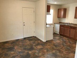 642 N Belview Ave-Unit -Unit B in Springfield, MO - Building Photo - Building Photo