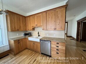 2712 Dupont Ave S in Minneapolis, MN - Building Photo - Building Photo