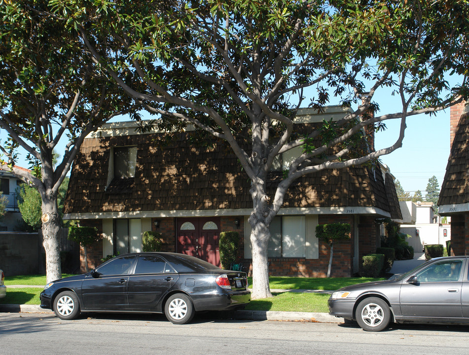 3581 Farquhar Ave in Los Alamitos, CA - Foto de edificio