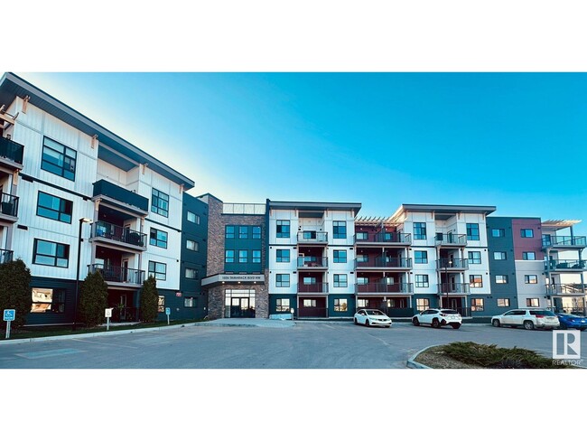 1506 Tamarack Blvd NW in Edmonton, AB - Building Photo - Building Photo