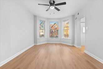 3709 N Troy St, Unit 1 in Chicago, IL - Foto de edificio - Building Photo