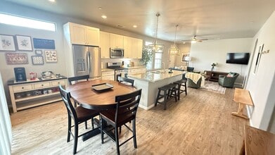 1867 W Roby Ave in Porterville, CA - Building Photo - Building Photo