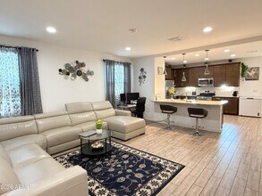 127 E Gemini Pl in Chandler, AZ - Building Photo - Building Photo