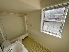 2 S Swarthmore Ave, Unit B8 in Ridley Park, PA - Building Photo - Building Photo