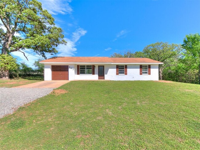 property at 502 N Oak St