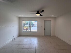 7313 NW 57th Ct in Tamarac, FL - Building Photo - Building Photo