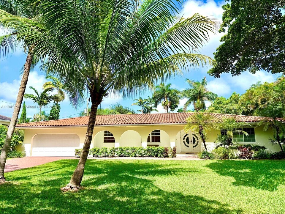 12525 Bernal St in Coral Gables, FL - Building Photo