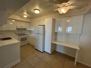 400 Island Way, Unit 404 in Clearwater, FL - Building Photo - Building Photo