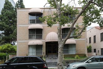 124 S Oakhurst Dr in Beverly Hills, CA - Building Photo - Building Photo