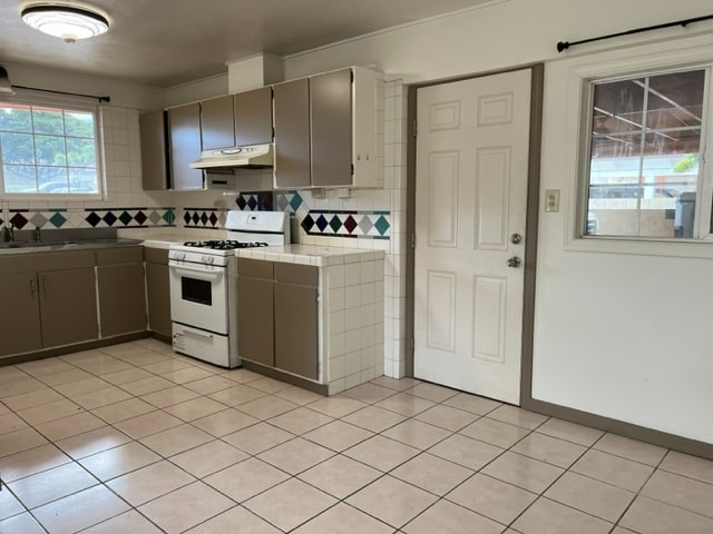 641 Huali Way in Kahului, HI - Foto de edificio