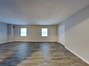 6305 Beaver Creek Trail in College Park, GA - Foto de edificio - Building Photo