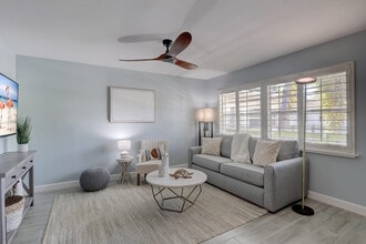 975 9th Ave S in Naples, FL - Building Photo - Building Photo
