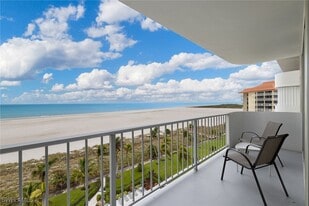 140 Seaview Ct in Marco Island, FL - Building Photo