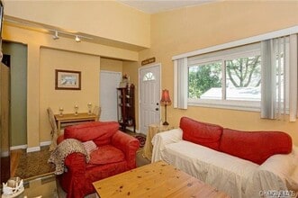 843 Outlook Ave in West Babylon, NY - Building Photo - Building Photo