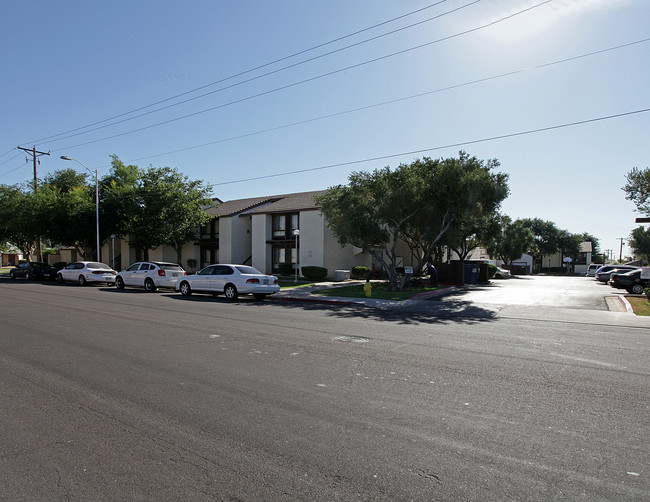 Western Sun Apartments in Mesa, AZ - Building Photo - Building Photo