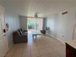 1150 Wildwood Lakes Blvd in Naples, FL - Building Photo - Building Photo