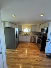 20 Seacliff Ave, Unit 2 bedroom in Old Orchard Beach, ME - Building Photo - Building Photo