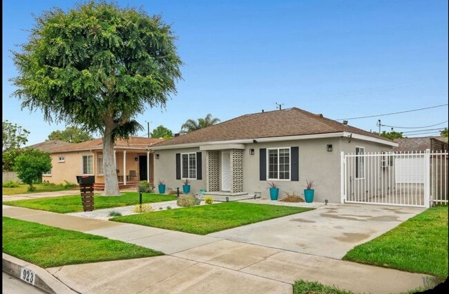 923 W Orange Grove Ave in Burbank, CA - Building Photo - Building Photo