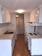 799 Dahlia St, Unit 304 in Denver, CO - Building Photo - Building Photo