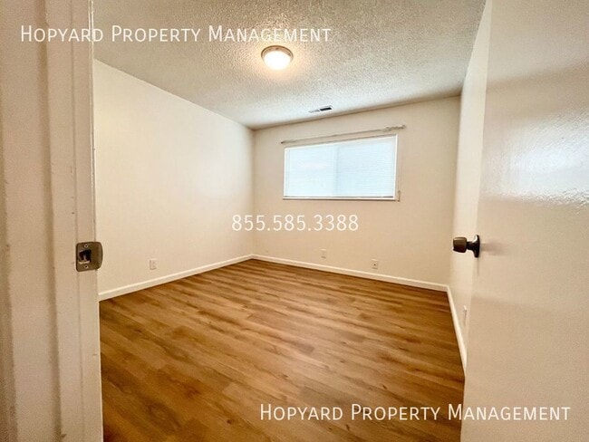 1073 Kottinger Dr in Pleasanton, CA - Building Photo - Building Photo
