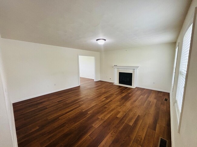 985 New Village Dr NW in Christiansburg, VA - Foto de edificio - Building Photo