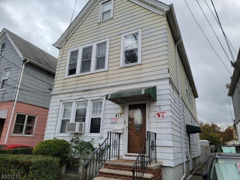 811 Van Houten Ave in Clifton, NJ - Building Photo