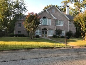 2657 Frontier Trl, Unit #2 in Chamblee, GA - Foto de edificio - Building Photo