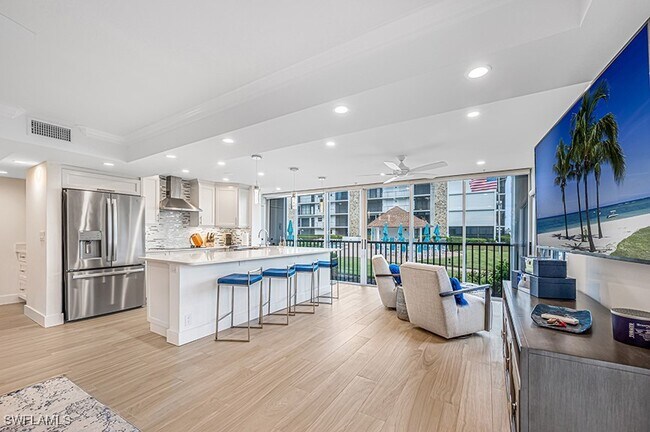 property at 2900 Gulf Shore Blvd N