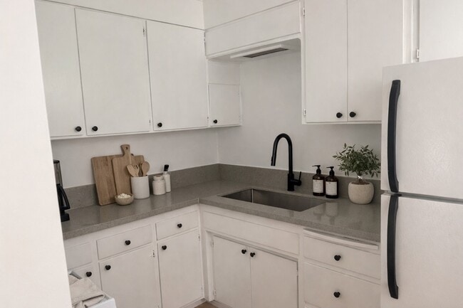 2413 Hidalgo Ave in Los Angeles, CA - Building Photo - Building Photo