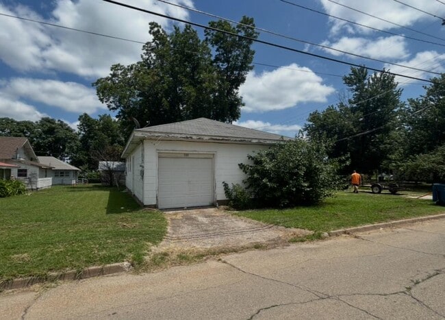 408 S Highland Ave in Cushing, OK - Building Photo - Building Photo