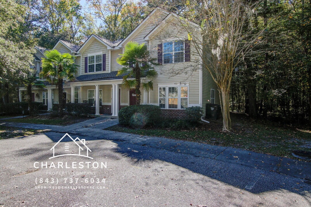 100 Chinquapin Dr in Summerville, SC - Foto de edificio