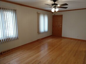 1343 Woodview Ln in Glenview, IL - Building Photo - Building Photo