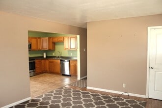 3937 Sheffield Ln in Pueblo, CO - Foto de edificio - Building Photo