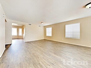 8668 W Hubbell St in Phoenix, AZ - Foto de edificio - Building Photo