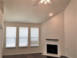 8613 Corral Cir in Fort Worth, TX - Foto de edificio - Building Photo