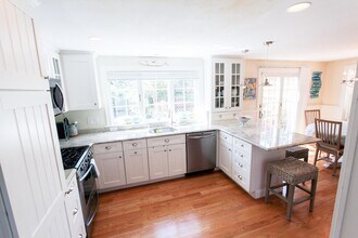 13 South St in Barnstable, MA - Building Photo - Building Photo