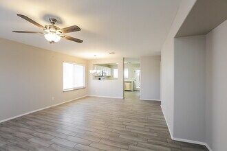 9243 E Carmel Ave in Mesa, AZ - Foto de edificio - Building Photo